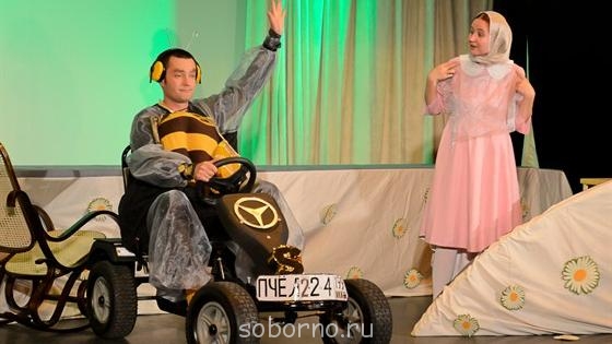 Сцена из спектакля Как Букашечка стала Божьей  - 1.jpg