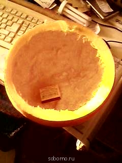 Диаметр тыквы около 24 см, при этом толщина - около 27 милиметров. Остальное в отходы, хотя в промышленности можно было пустить, к примеру, на тыквенный джем. - IMG0219A.jpg