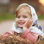 Аватар, аватар, аватар.... - 99px_ru_avatar_151349_malenkaja_devochka_ulibaetsja_podderjivaja_rukoj_lico_fotograf_sapronova.jpg