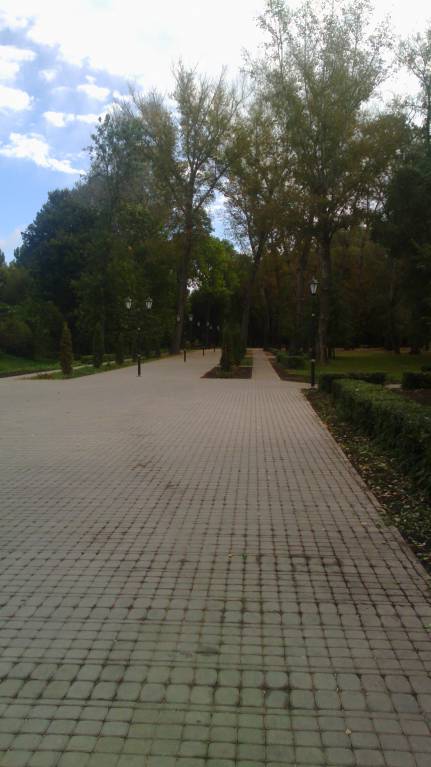 Аллеи парка.в будни здесь не многолюдно,что не скажешь о выходных. - IMG_20160913_092939.jpg