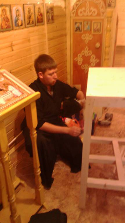 Отец Алексий шкурит престол - IMG_20160927_171330.jpg