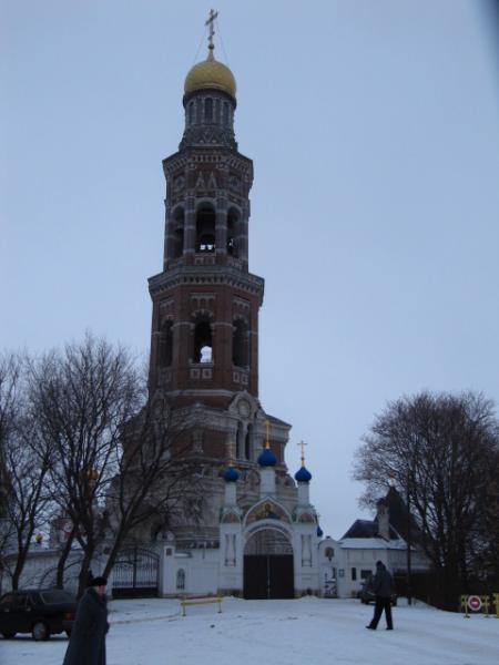 Главные ворота и колокольня - Иоанно-Богословский монастырь 017.jpg