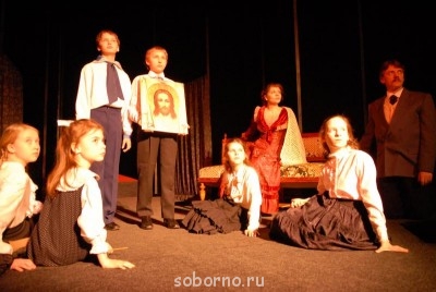 Сцена из спектакля "Небесный гость"