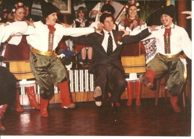 RU - рідна Україна - Prince Charles having a knees up with Ukrainian dancers in Derby, 1981.jpg