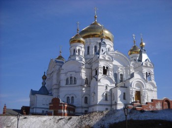 Красавец-храм