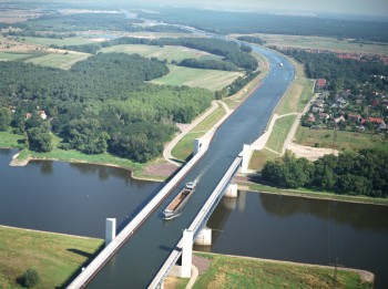 Эх, дороги... - 17866610-Magdeburg-Water-Bridge-800-06411d8c25-1470660539.jpg