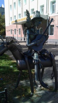 Ещё на площади есть детская поликлиника,а возле неё вот такой шедевр уличной скульптуры