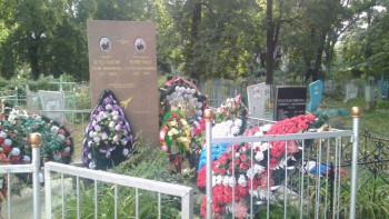 Могилы летчиков на Евдокиевском кладбище