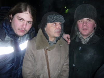 Слева направо: Я, КК, Саня Горелкин (местный забавный тип с философского факультета)<br />Константин похож на замерзшего алкаша...