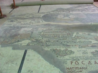 карта на полу храма